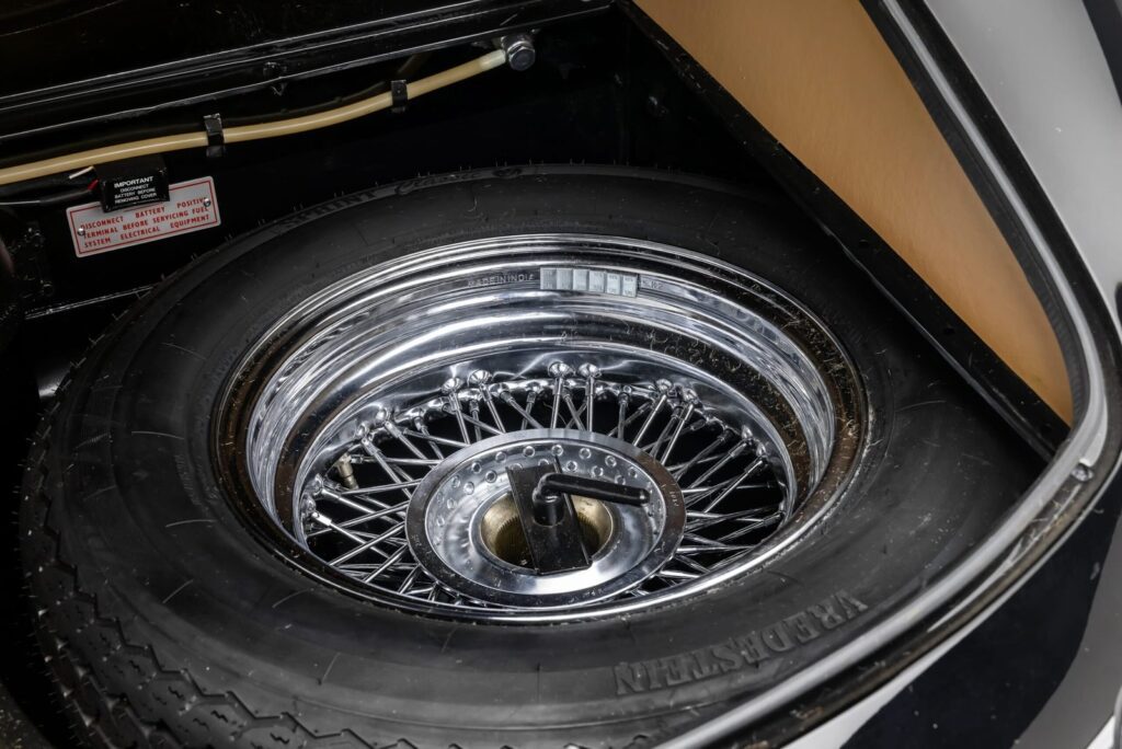 1963 Jaguar XKE #879594 | Exterior View 3